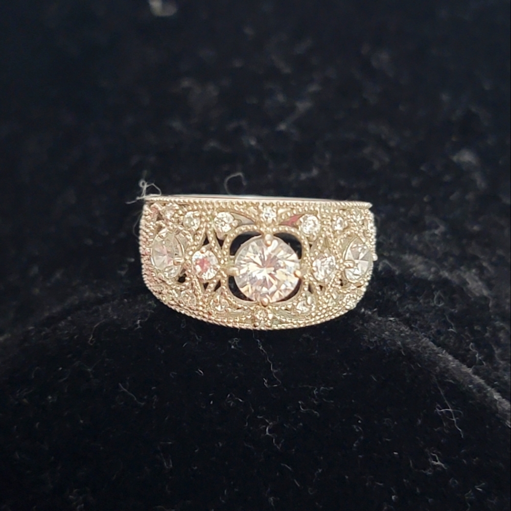 Antique style size 7 ring